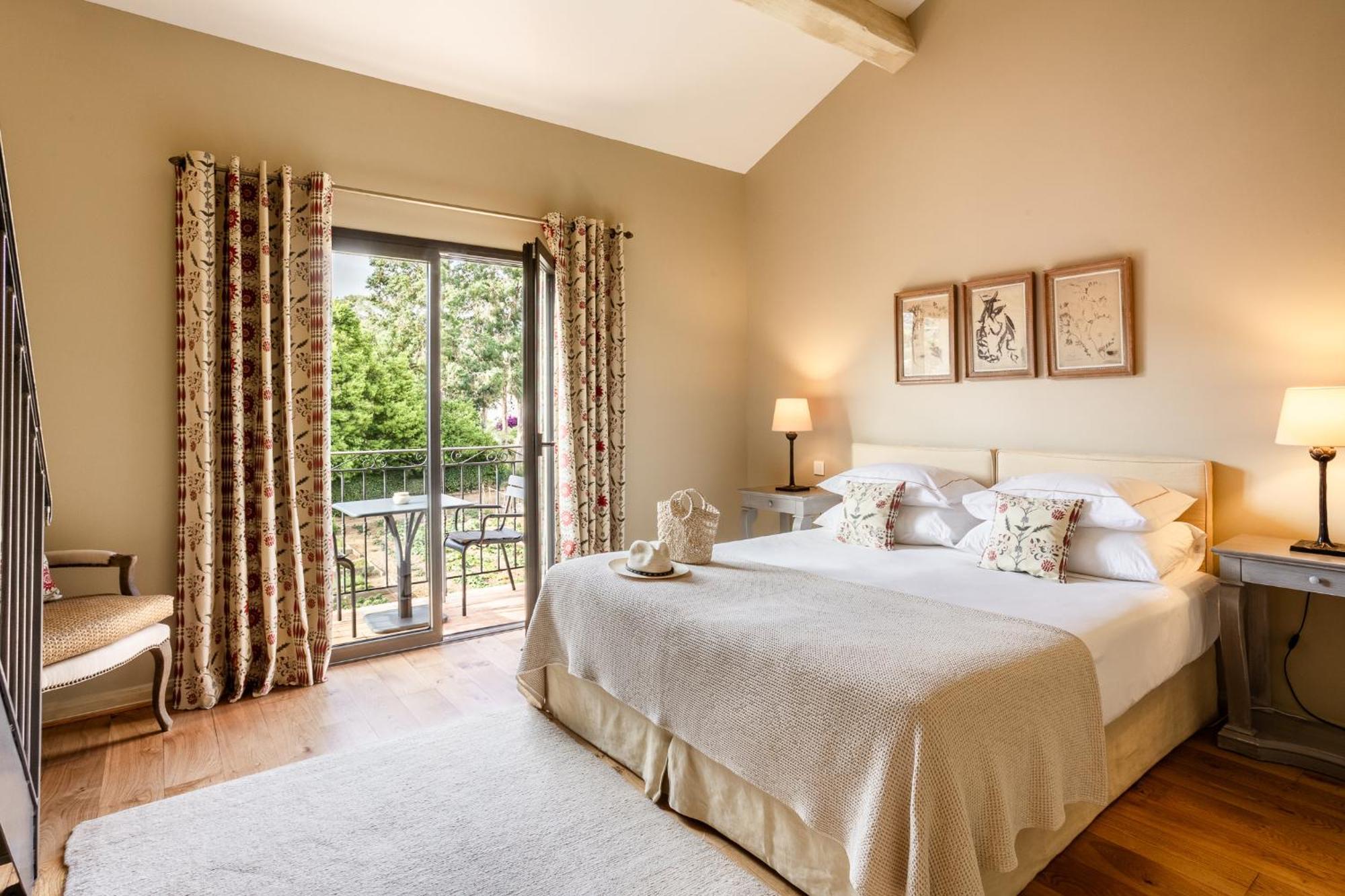 Duplex Family Room with Balcony - Free Access to Spa and Private Beach